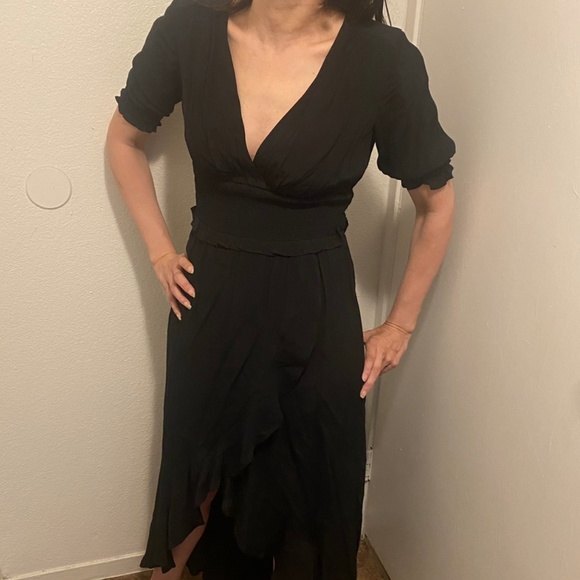 EXPRESS Black Faux Wrap Short Sleeve High Low Hem Ruffled Midi Dress Size XS - Picture 3 of 5